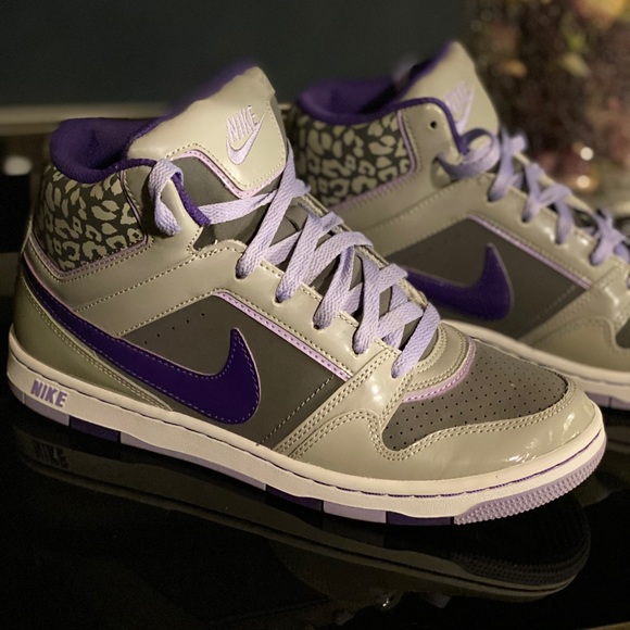 Nike - Picture 2 of 7